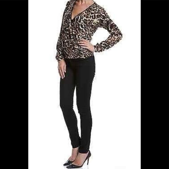 Patterson J. Kincaid. Surplice leopard top. New - Picture 10 of 12